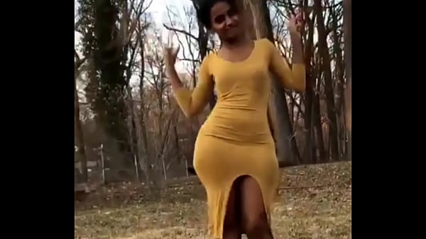 Bunduda com a calcinha marcando