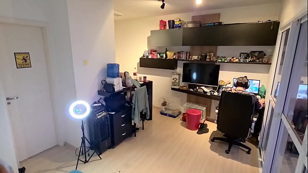 Play MP4 - O corno s&oacute; queria jogar eu tive que distrair a mulher dele