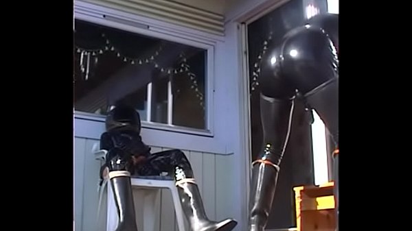 Roxina2003RubberFuckerOut190303.MPG 