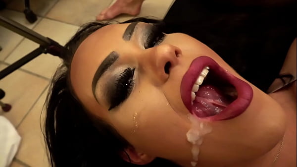 Spermas&uuml;chtige Bitch Mit Trichter Abgef&uuml;llt thumbnail