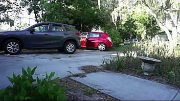 Nonton Sexy White Housewife Christina Gives Black Delivery Driver More Than A Tip Bbc thumbnail