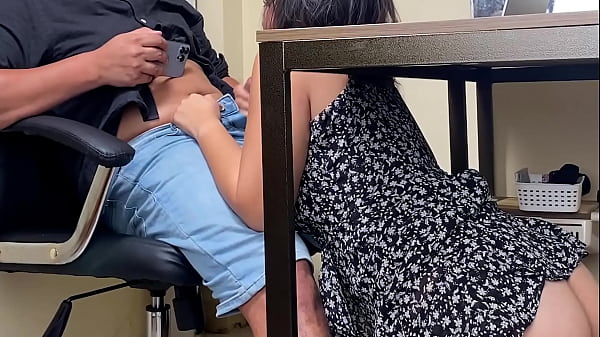 Mi Jefe Es Un Aprobechado Necesito Permiso Y Lo Que Tengo Que Hacer Para Que Me Haga Caso Mamarle La Verga Rica thumbnail