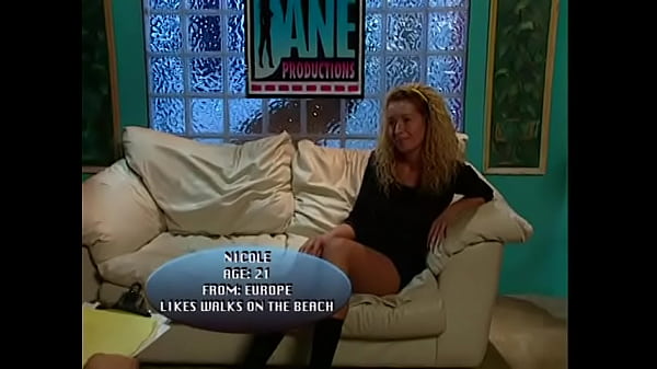 Play MP4 - Lusty blonde female photographer seduces cute teen in her studio