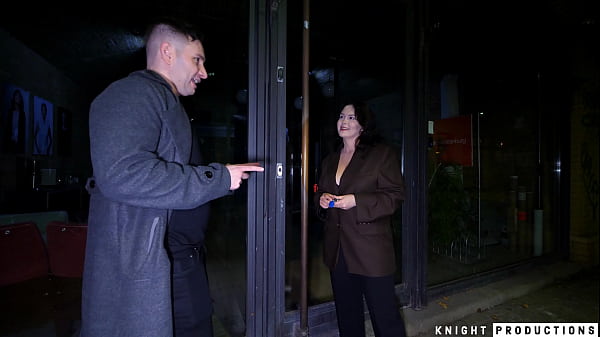 Peachy alice fucks big dick last minute customer