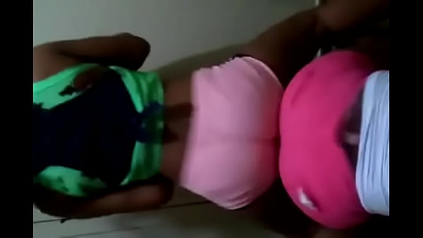 Putipobres latinas bailando y moviendo el culo sabroso 