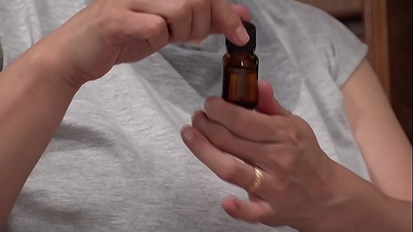 Play MP4 - Ｈカップの五十路 オイルマッサージで勃起してしまった息子のデカチンに発情　鮎川るい