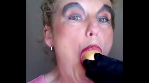 Ilona shows her_amazing_deepthroat skills again