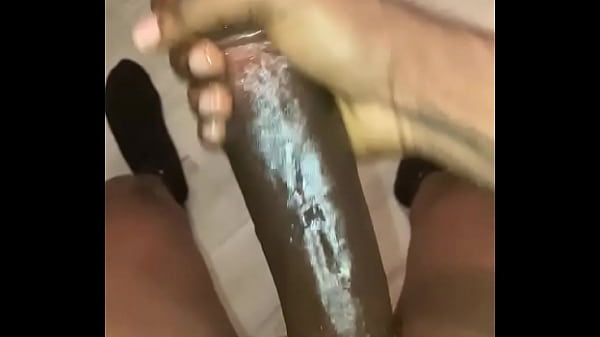 Play MP4 - oiling up and cumming