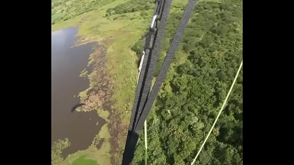 Pousando na parede com tesao 