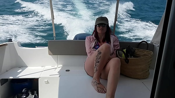 Nonton Coucou, En Route Pour Faire De Belles Photos Et De Belles Vid&eacute;os... Bient&ocirc;t ... thumbnail