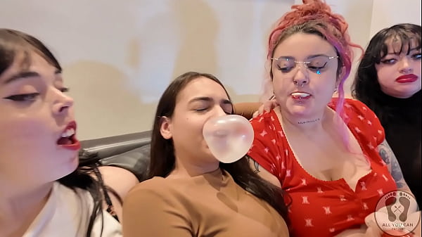 FOUR GIRLS CHEWING GUM FETISH TOGETHER SFW 4K