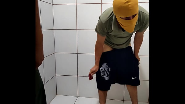 Nonton A Fan Invited Me To His Bathroom To Record Us Together. At First We Just Wanted To Take A Shower But In The End We Had Sex thumbnail