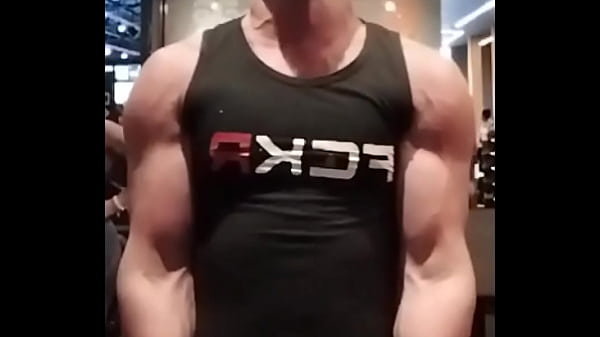 Se voc&ecirc; gosta de me ver levando ferro fazendo o ferro subir com membros grossos e veiudos vem malhar gl&uacute;teo comigo n 