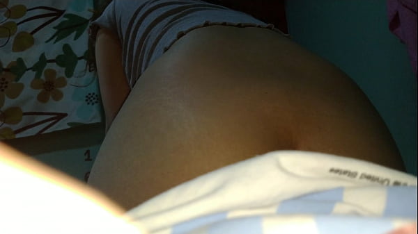 Petite chica joven es FOLLADA POR SU HERMANASTRO_mientras sus padres no_estan en casa