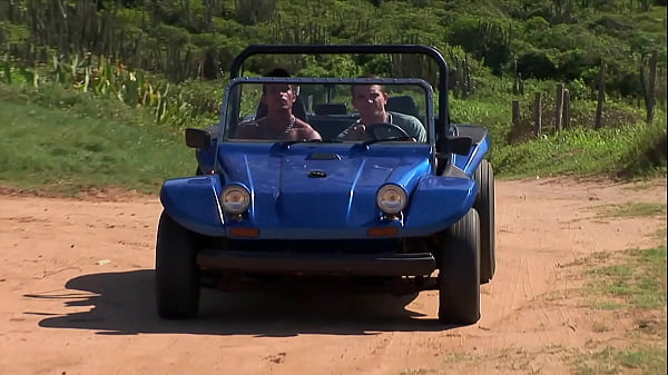 Nonton Brazilian Beach Goer Lets Two Tourists Fill All Her Fuck Holes | Double Penetration thumbnail