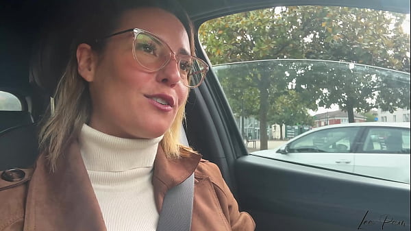 Je Me Doigte La Chatte Et Le Cul &Agrave; l'Arri&egrave;re de Ma Voiture 