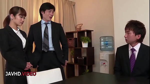 Nonton Anju Akane's Steamy Office Affair With Two Coworkers thumbnail