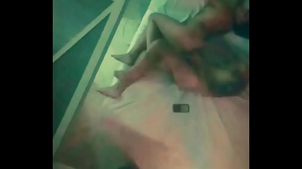 Safadinho Rj estreando_no Xvídeos no_melhor estilo da_putaria_comendo_o cuzinho da morena e fazendo ela gemer_alto