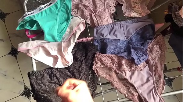 Play MP4 - Mastrubating in panties