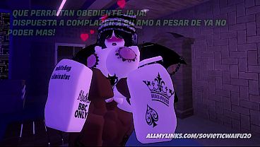 Liz esta sola en casa mientras alguien la mira