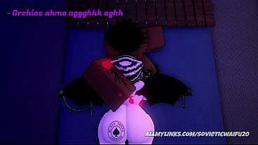 Liz esta sola en casa mientras alguien la mira