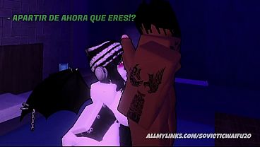 Liz esta sola en casa mientras alguien la mira