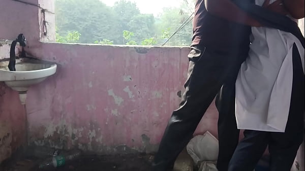 Play MP4 - देसी कॉलेज गर्ल ट्यूशन से निकल के अपने टीचर के साथ किया गंदा काम