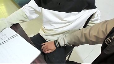 Jovenes Uni Tarios Cogen Y Le Da Una Buena Lecci&oacute;n Encima De La Mesa thumbnail