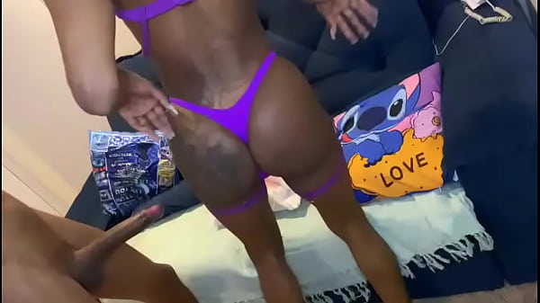 Mamei e dei gostoso sem camisinha pro neg&atilde;o dotado de 28cm 