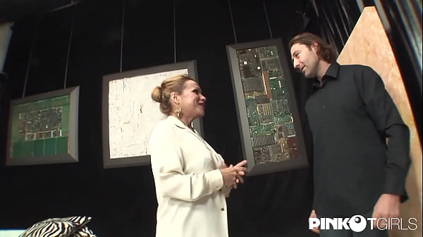 Play MP4 - Shemale Mireja Rinaldi enjoys cuming on the partner's face