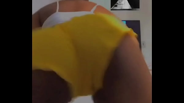 Morena gostosa rebolando a raba