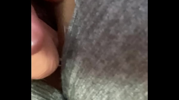 Latina Curvy Con Leggins Rotos Se Masturba - Pov Piernas Abiertas thumbnail