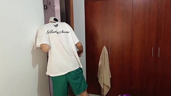 Mi amigo latino se folla a una mu&ntilde;eca de tantaly y le gusta meterselo pero yo le chupo la polla bien rico