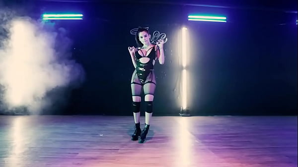 Play MP4 - Yurgenis Aular meneando las nalgas