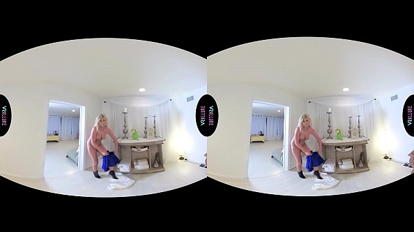 Play MP4 - VRALLURE Masseuse Sophia Lux is ready to massage your cock