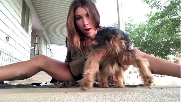 Play MP4 - Felicity feline masturbation and squirting