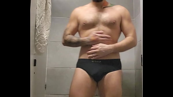 Nonton Tomando Banho Depois Da Academia thumbnail