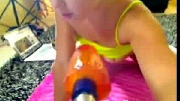 Cam girl creams licks and deepthoats