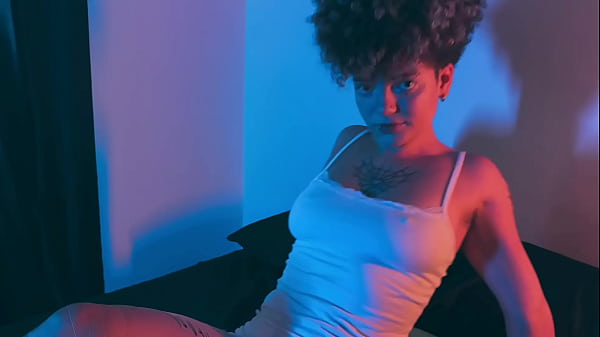 Nonton My Feet Love Attention thumbnail