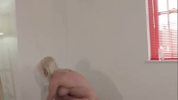 Nonton Who Wants To Work Out With Me And Who Wants To Wank Over Me? thumbnail