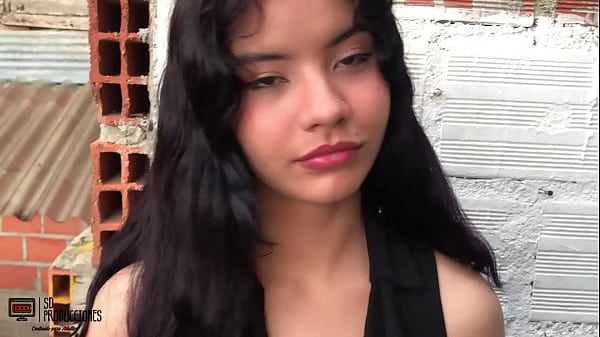 Play MP4 - Mi vecino se pone muy cachondo al tomarme unas fotos y me folla el co&ntilde;o