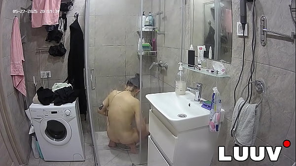 Luuv tattooed alice gets ready for the evening reality show segment in the shower 