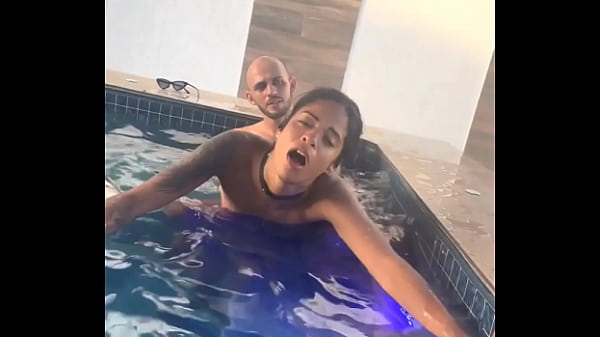 Play MP4 - A gostosa gozou muito no meu pauz&atilde;o