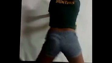Sexy bum sad&ecirc; shaking 