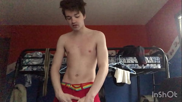 Niko Springs Strips Down and Shows Off His Hot Body 