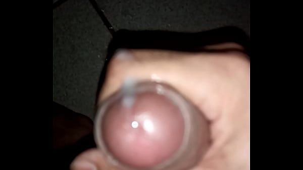 Masturb&aacute_ndose suelta la leche