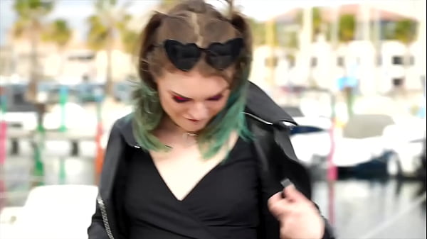 Trixy jeune et fougueuse veut une dp 