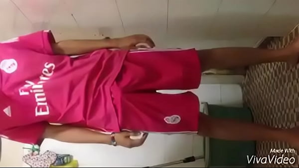 Play MP4 - Vietnam boy mắc t&egrave; xử lu&ocirc;n ra quần mới mua