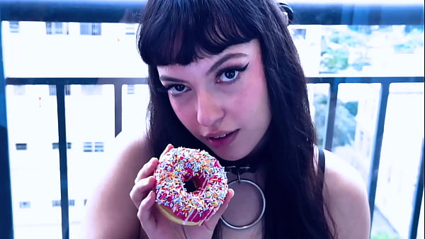 Nonton Miss Bimby's Feet Made Your Dessert Ready thumbnail