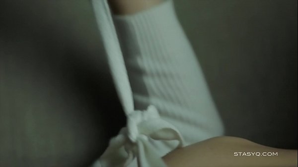 Amateur brunette teen showing her delicious_wet pussy onthe sofa